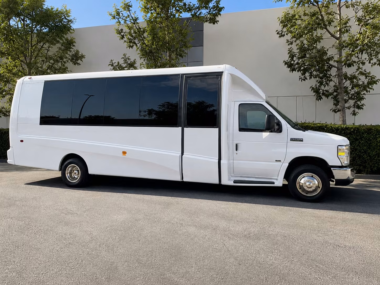 missouri city 15 passenger minibus rental